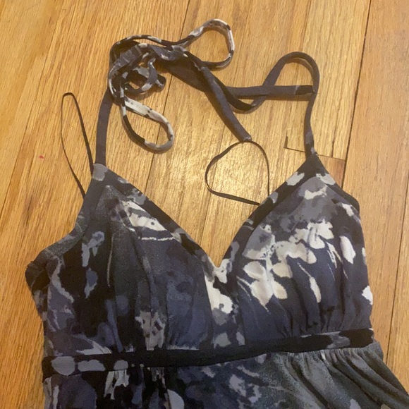 Express dress - Picture 3 of 4